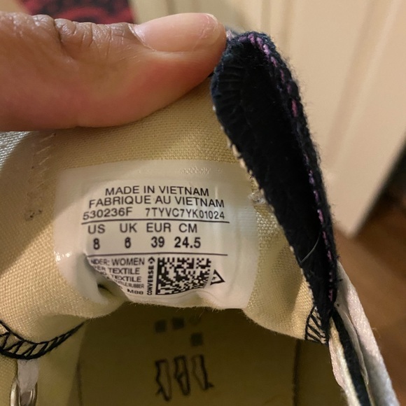 Converse - Picture 2 of 5